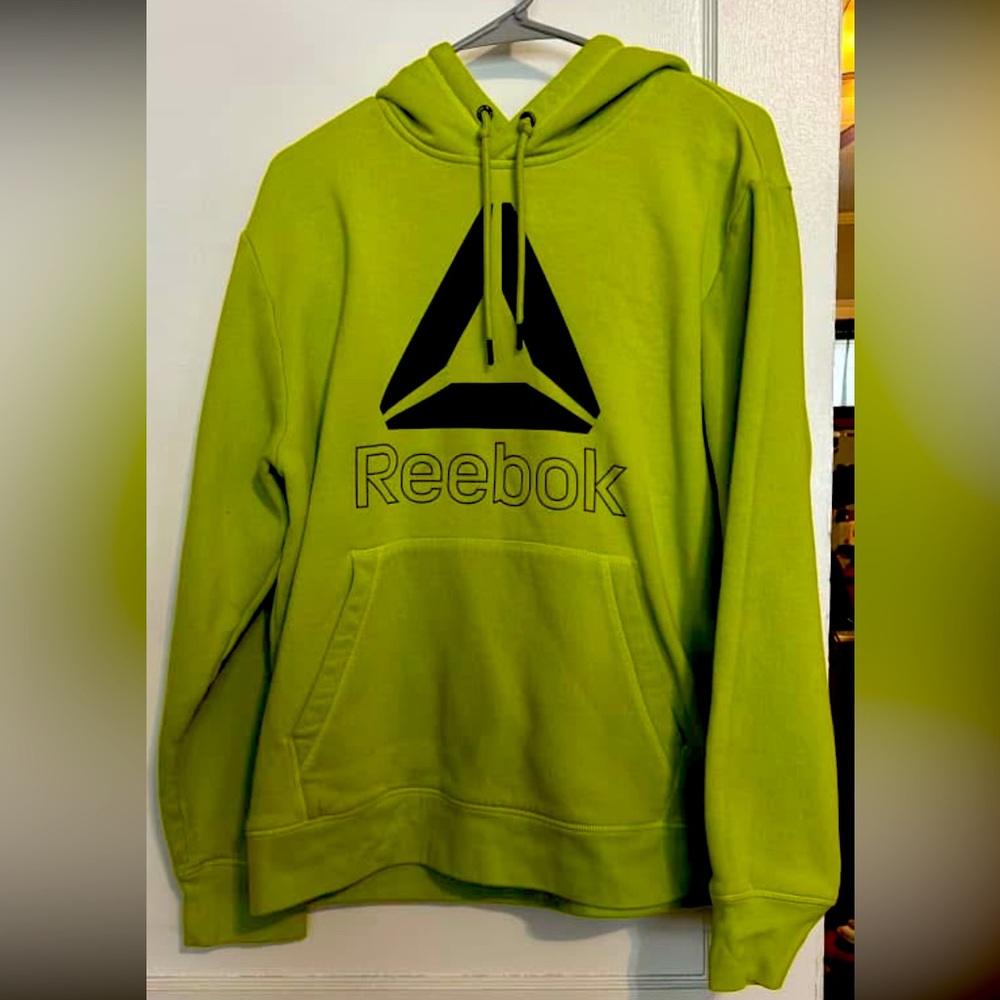 Men’s size LG worn 2-3 times if that. No spots nor stains. Nice color to it!